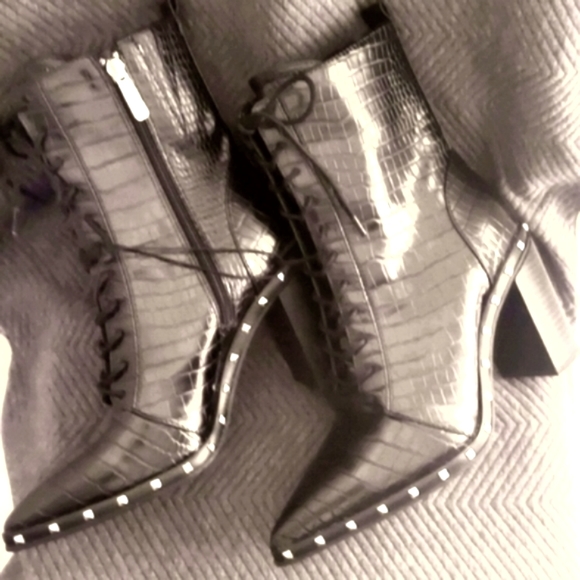 *LAST PAIR* CHARLES by CHARLES Buffy Black Bottie - Picture 7 of 12